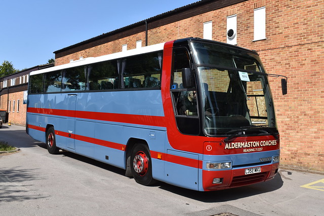 L352 MKU Aldermaston Coaches