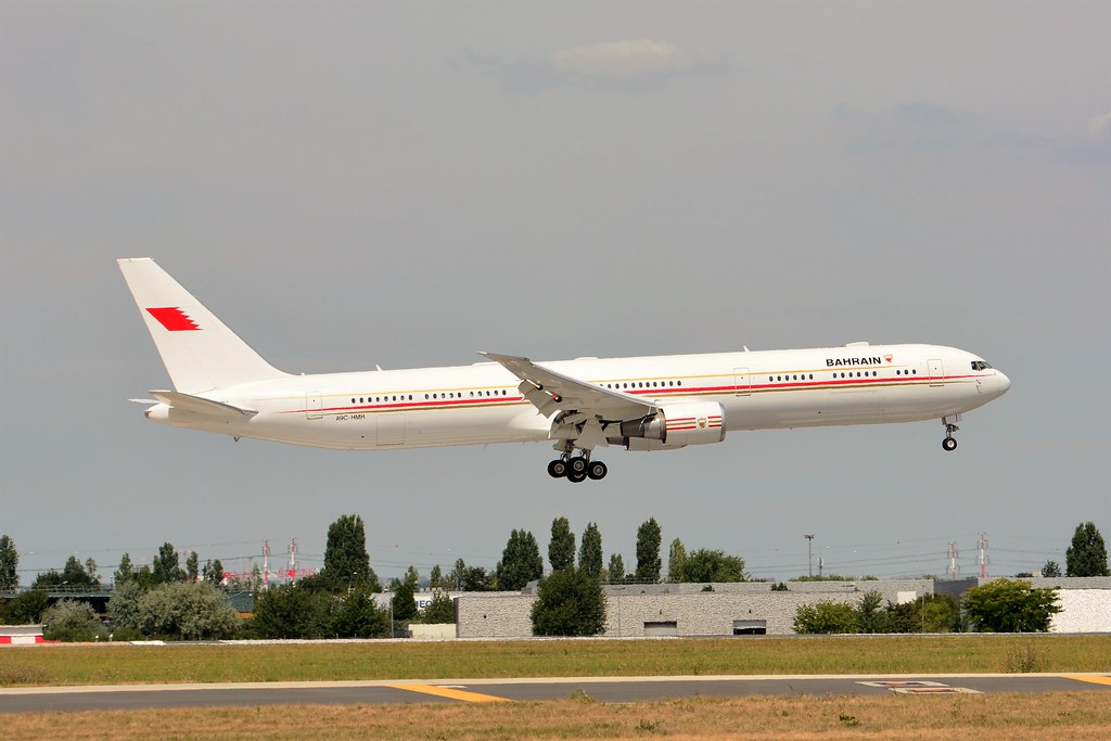(ORY) Bahrain Royal Flight Boeing 767 A9C-HMH Landing runway 06