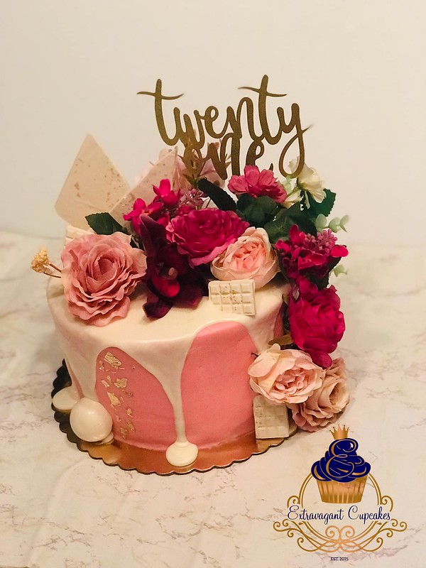 Cake by Extravagant Cupcakes, LLC