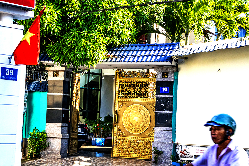 Bronze drum design on gate on 7-30-22--Vung Tau copy