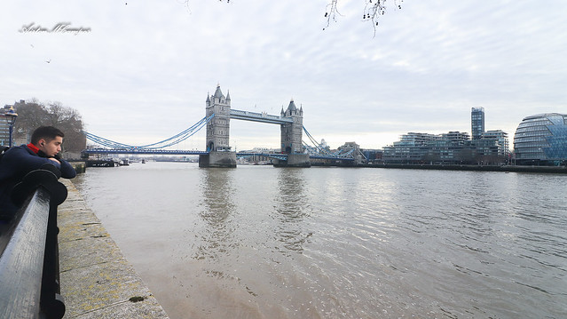 Tower Bridge e o Tâmisa