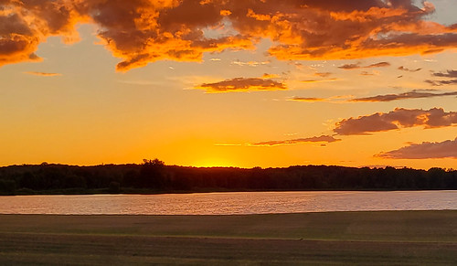 sunset evening lake water clouds cumulous cumulousclouds park stonycreekmetropark washingtontownship michigan