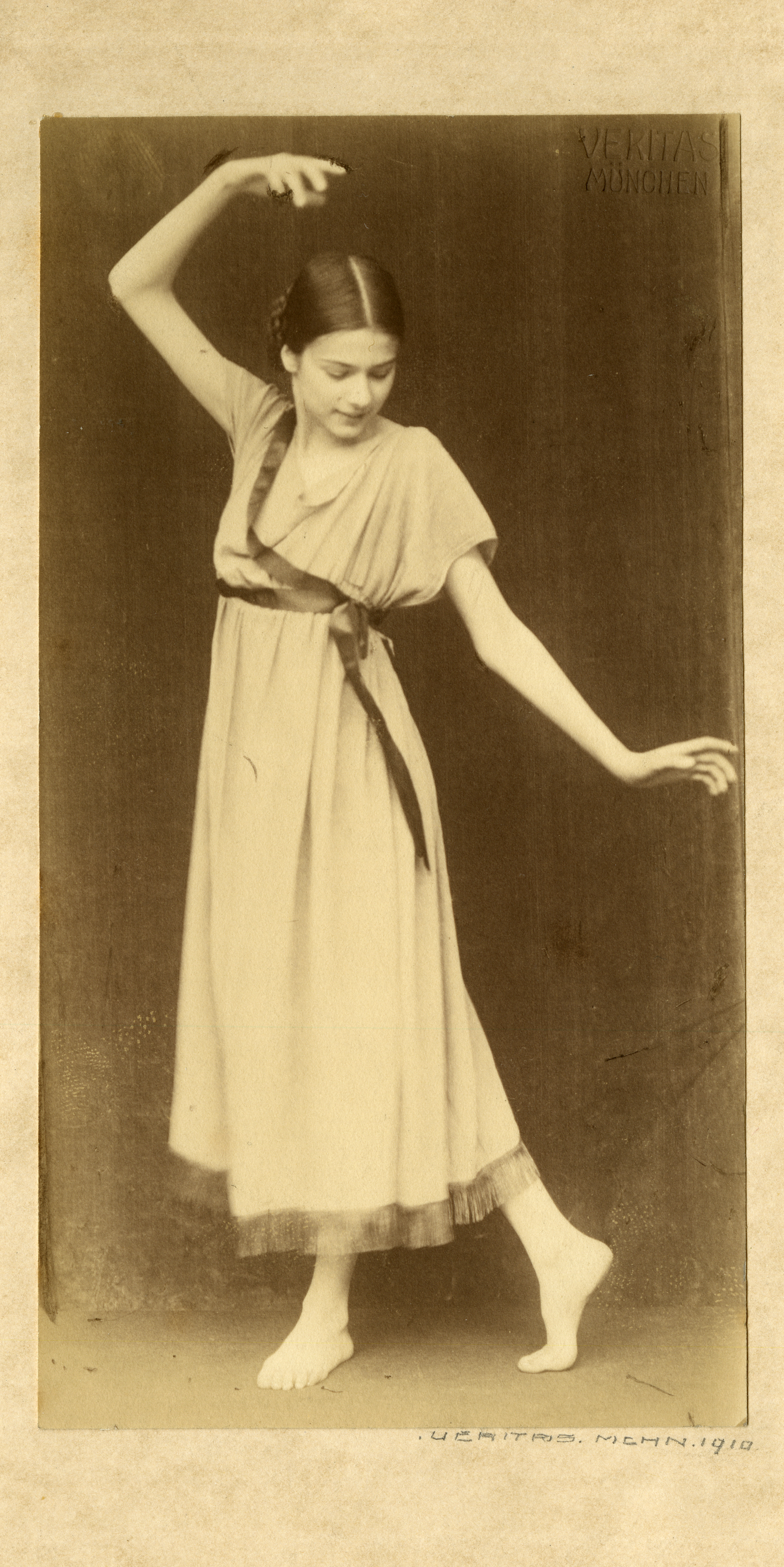 Stephanie Ludwig ~ Atelier Veritas (München) :: “Unidentified expressionist dancer, 1905” (*) | Grainger Museum Online