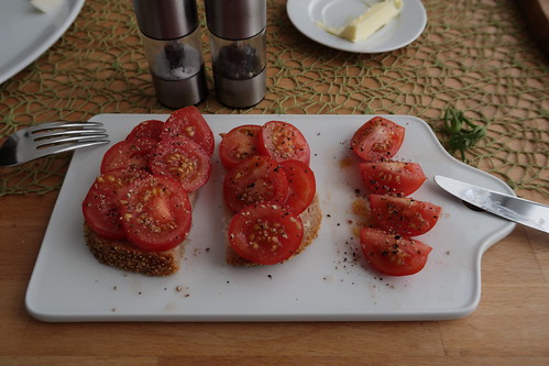 Tomaten auf bzw. zu Butterbrot