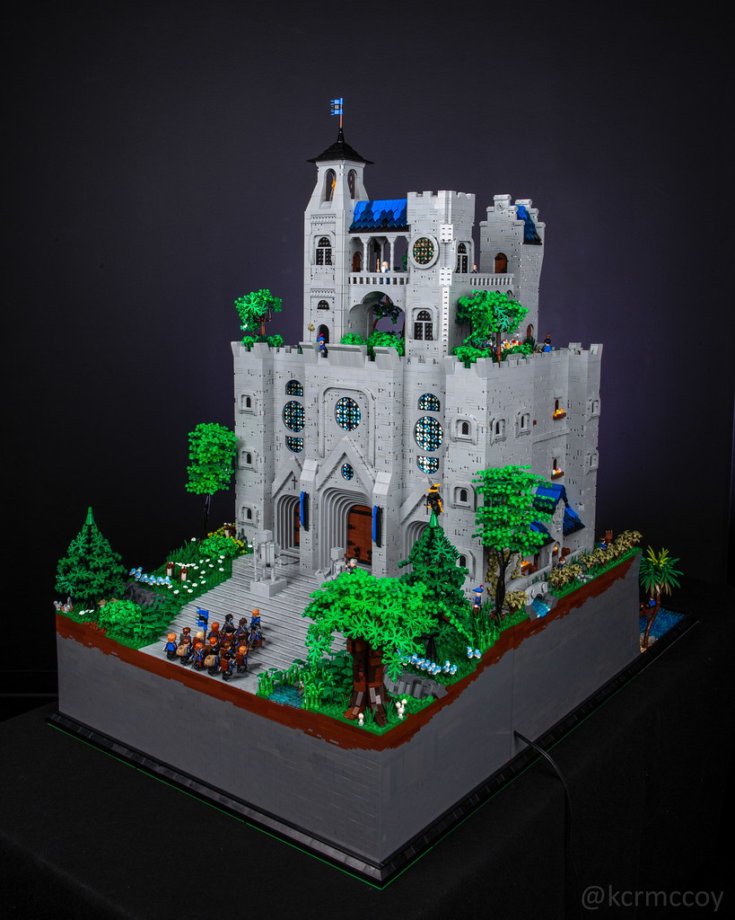 Fortolke Bugt Løsne Giant LEGO monastery inspired by a Classic Castle faction - The Brothers  Brick | The Brothers Brick