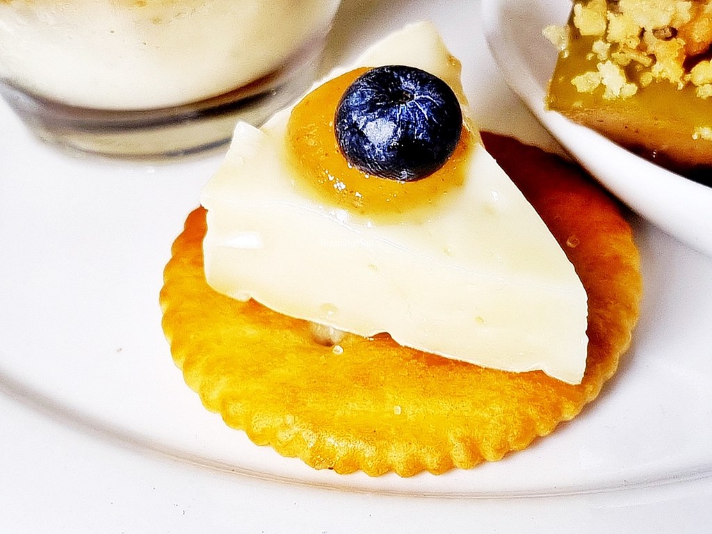 Brie Cheese Cracker With Blueberry