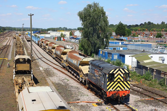 08683 at Eastleigh on Auto ballasters and the cable train - 2