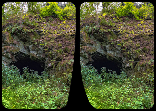 Entrance to the underworld? 3-D / CrossView / Stereoscopy