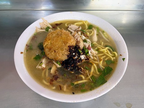 Mee Soto with Begedil