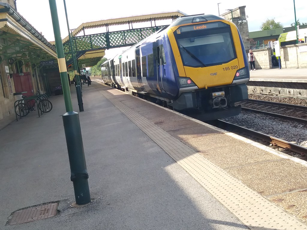 Northern Trains Class 195 195020 | Working The 1L76 16.17 Li… | Flickr