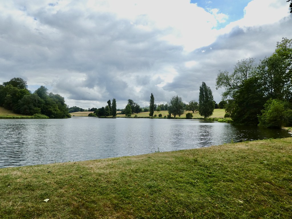 The lake at Bowood House and Gardens