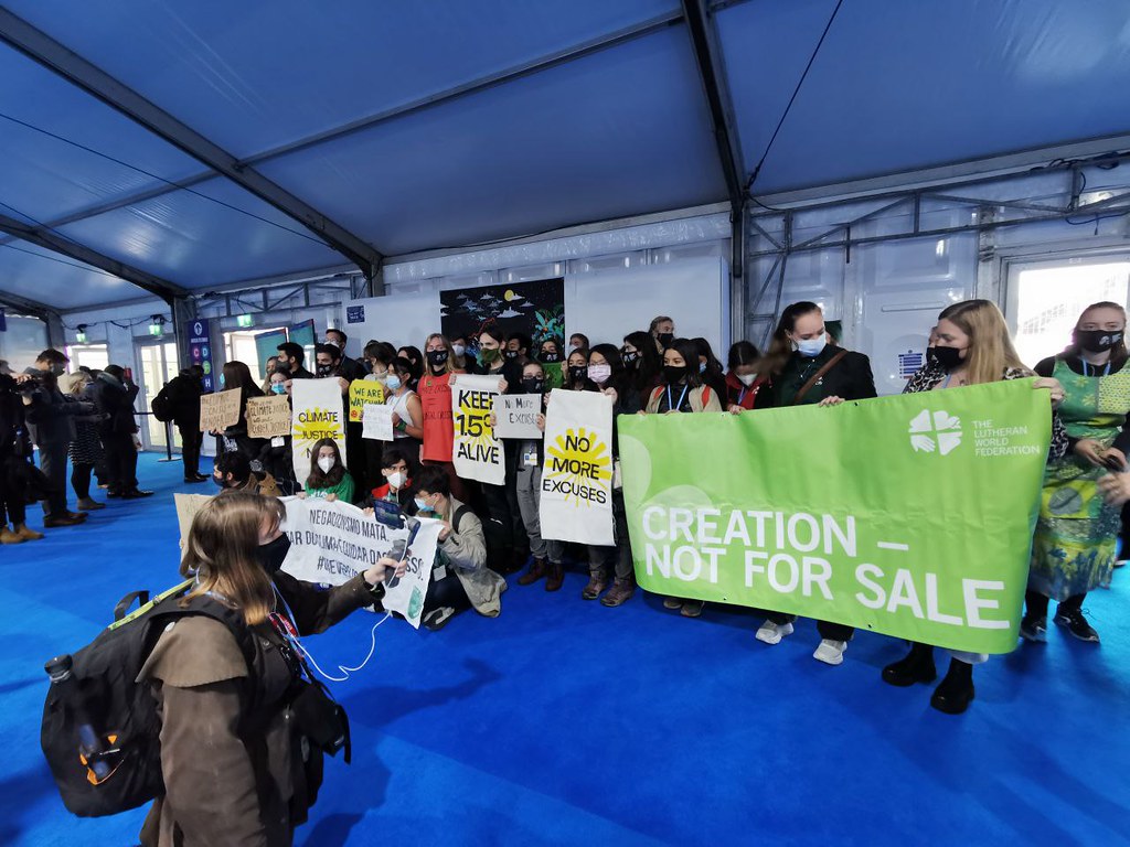 COP26會場內的青年抗議行動。圖片來源： 全球青年綠人