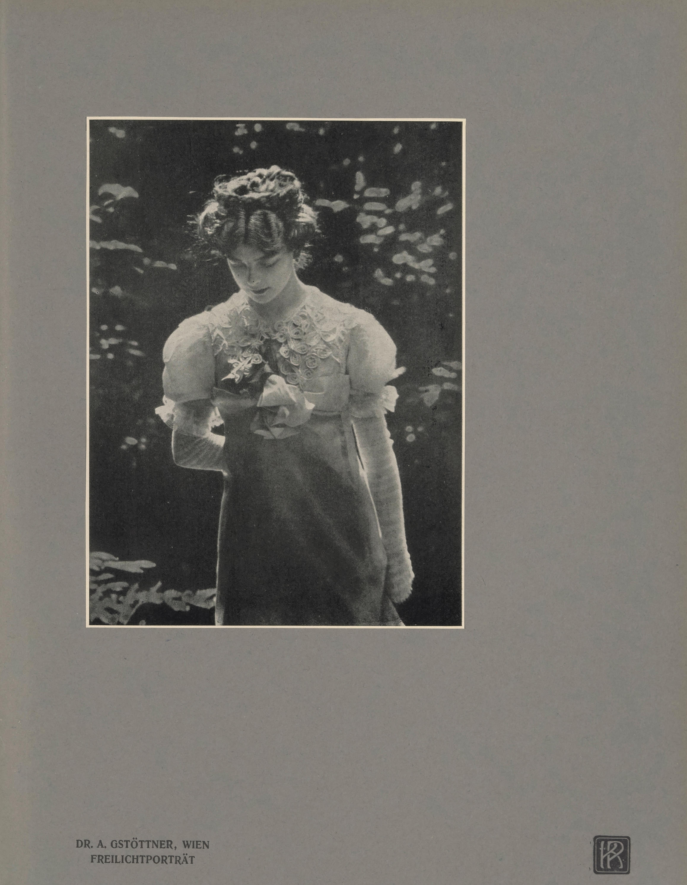Dr. A. Gstöttner :: Freilichtporträt (Natural light portrait). Member of Der Camera-Club in Wien. Published in the Journal Die Kunst in der Photographie in 1908