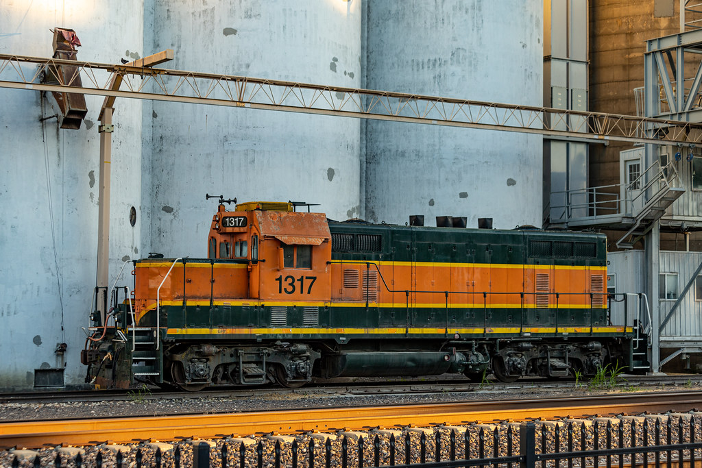 TLLX 1317 - GP7u | Relegated now to elevator duty, this GP7u… | Flickr