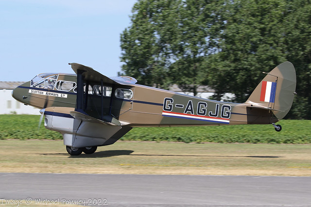 G-AGJG - 1941 build de Havilland DH.89A Dragon Rapide, rolling for departure at Breighton