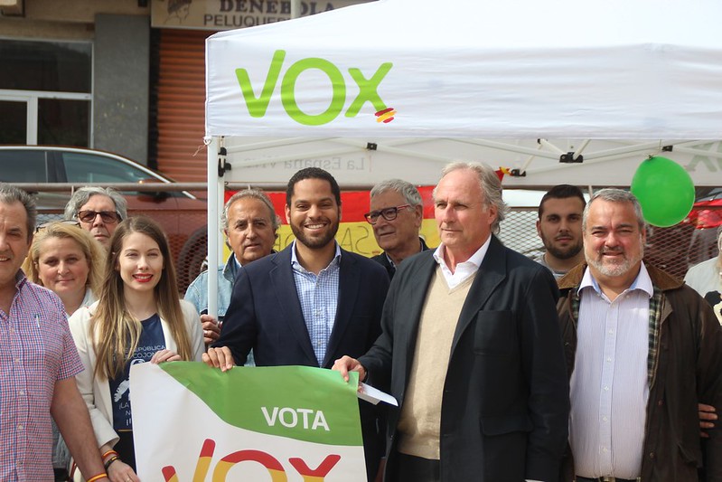 FOTOGRAFÍA. PLAZA DE BENJAMÍN GARCÍA DE SABADELL (BARCELONA) ESPAÑA, 15.04.2019. Carpa informativa de campaña electoral del 28 de abril de 2019 (28A) de VOX en Sabadell. Ñ Pueblo (16)