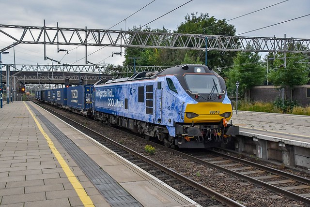 A cool 88010 heads north with 4S43