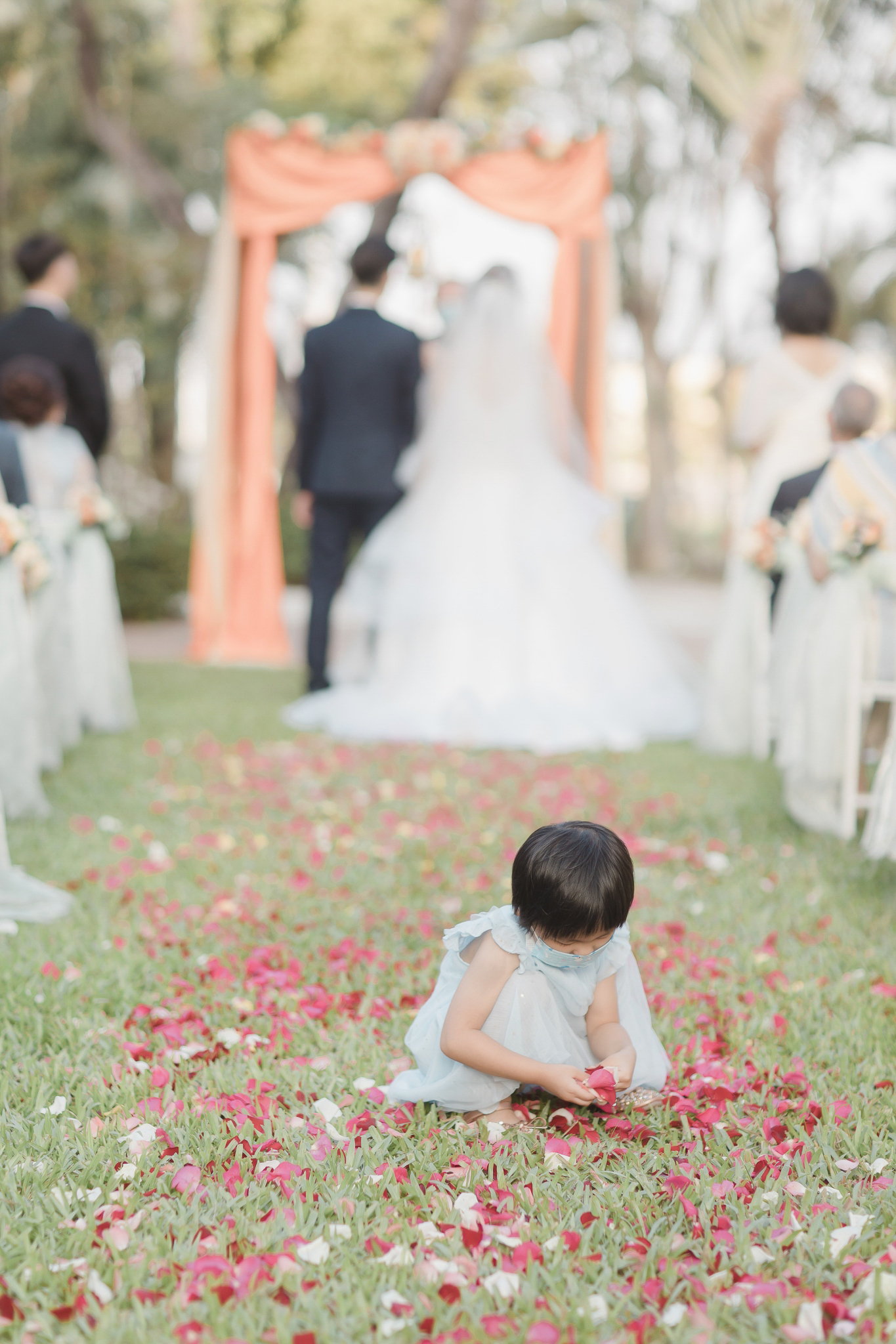 婚禮攝影｜在充滿花卉氣球的庭院許諾一生｜台南商務會館｜愛情街角｜澤于-0129