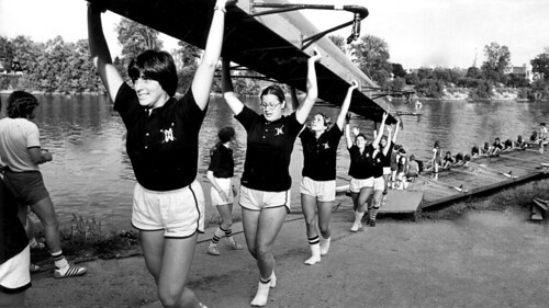 MC22_Rowing_Women_1970s