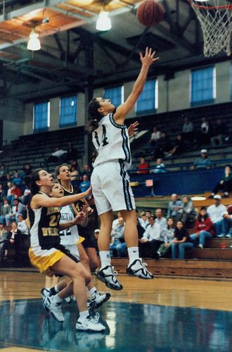 MC22_Basketball_Women_1990s-2