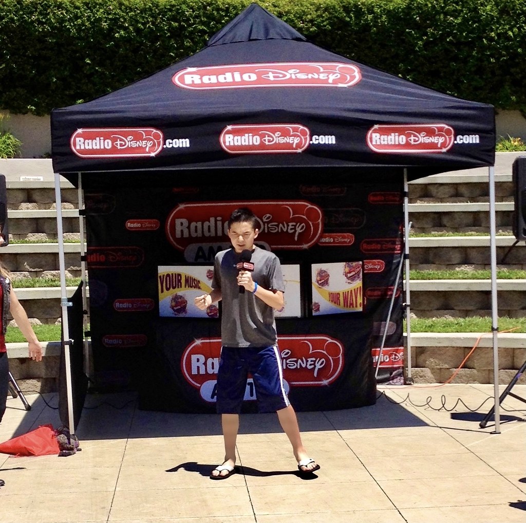 Performing & singing “baby” w/ Radio 📻 Disney in 2013 at Valencia town center.