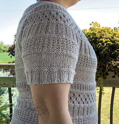 Sommerknus is the perfect summer sweater with its mix of textures that keep the knitting interesting.