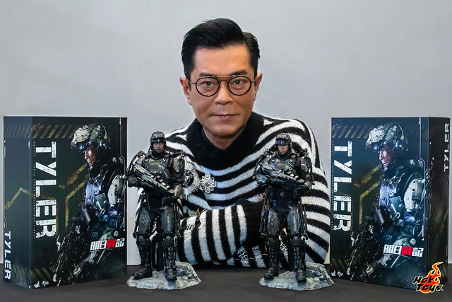 LOUIS KHOO HOT TOYS WARRIORS OF THE FUTURE 01