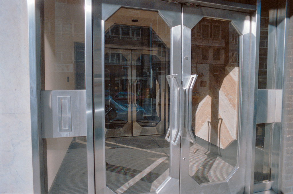 Doorway, Great Marlborough St, Soho, Westminster, 1987, 88e6-71
