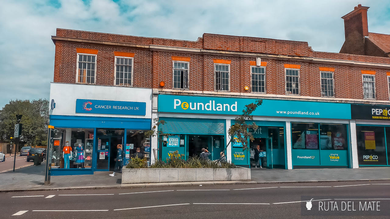 Charities en Londres y el supermercado Pounland