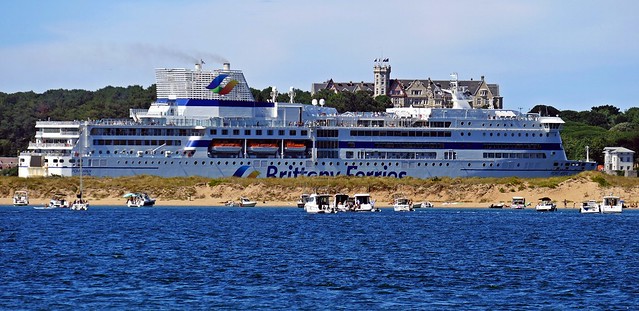 El ferry, el Palacio y el Puntal