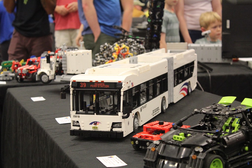 LEGO Motorized New Flyer XD60 Articulated Bus - 12