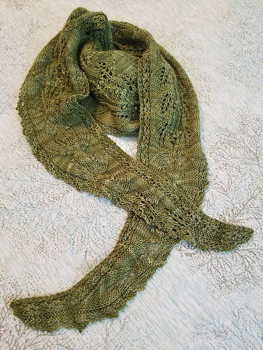 Tammy (iw8iknit) finished this lovely Lothlorien Scarf by Jennifer Wood using Manos del Uruguay Fino.