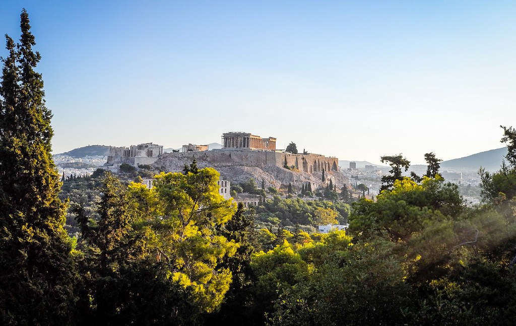 首任雅典首席高溫官米爾維利（Eleni Myrivili）建議跳脫傳統都市綠化的框架並善用雅典的歷史資源，重長達25公里的「哈德良引水道」，圖為雅典衛城。圖片來源：Leonhard Niederwimmer／Pixabay