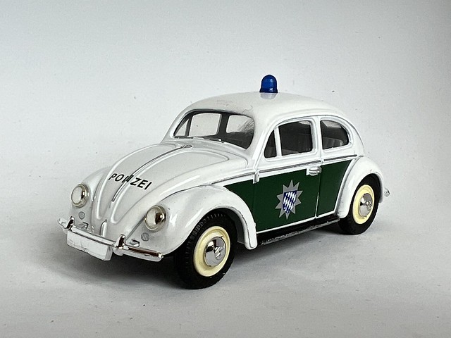 Lledo Vanguards - VA12002 - Polizei Beetle - VW Split-Screen Beetle - Miniature Diecast Metal Scale Model Emergency Services Vehicle