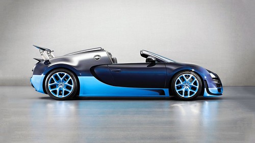 Bugatti comemora 10 anos do roadster mais veloz do mundo