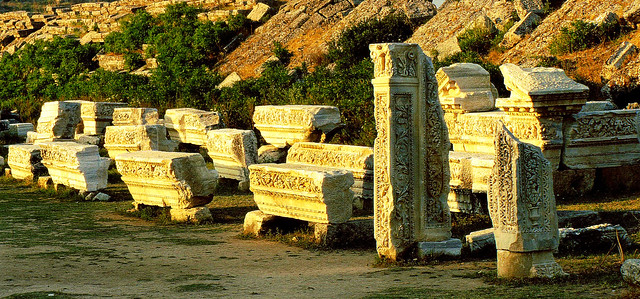 Türkei 1989 , Perge - antike Späthellenistisch-römische Ruinensatdt, Sarkophage am Wegrand,  79968/20968