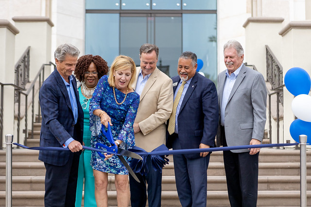 Knauss Center for Business Education Officially Opens