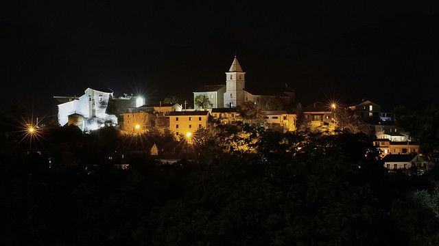 Grad Grobnik i kaštel by night
