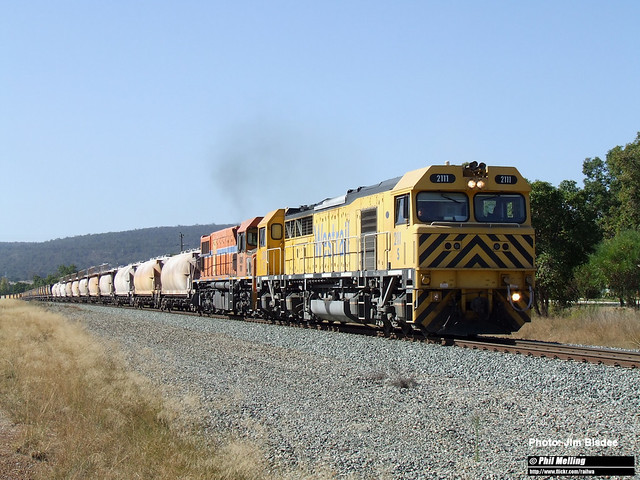 8 FXCD0056 (10) S2111 & DB1581 on 1273 lime and empty coal train North Dandalup
