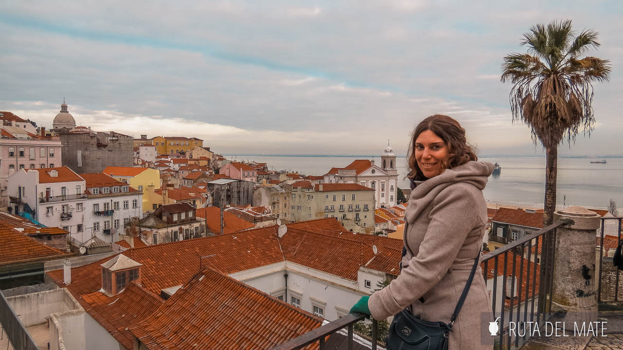 Portas do Sol viewpoint in Lisbon in 4 days