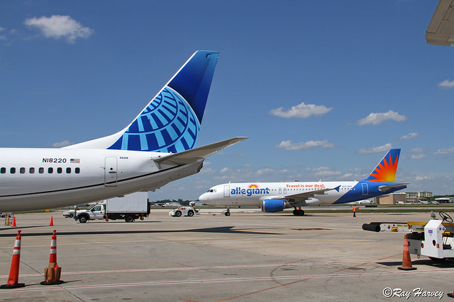 N18220 and N223NV at Sarasota-Bradenton