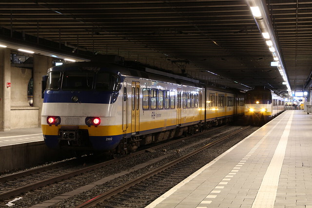 2021-12-08; 0130. SGM-2-2143 en SGM-3-2993 zijn net als trein 5156 binnengekomen, GSM-3-2993 als trein 5067. Den Haag Cs.
