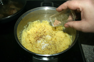 35 - Taste mashed potatoes with nutmeg /  Kartoffelbrei mit Muskatnuss abschmecken