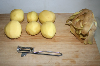 18 - Peel potatoes / Kartoffeln schälen