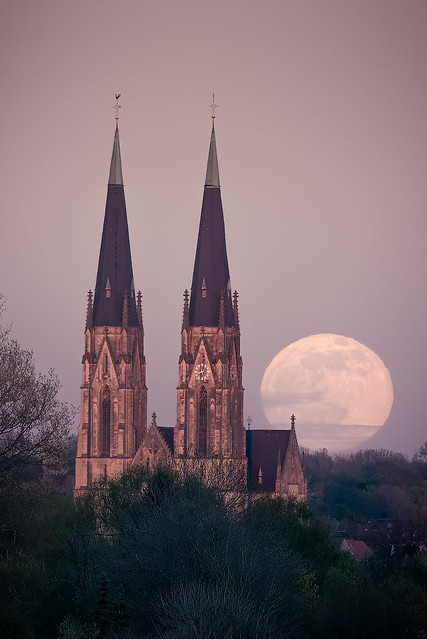 Mondaufgang hinter dem Dom von Billerbeck