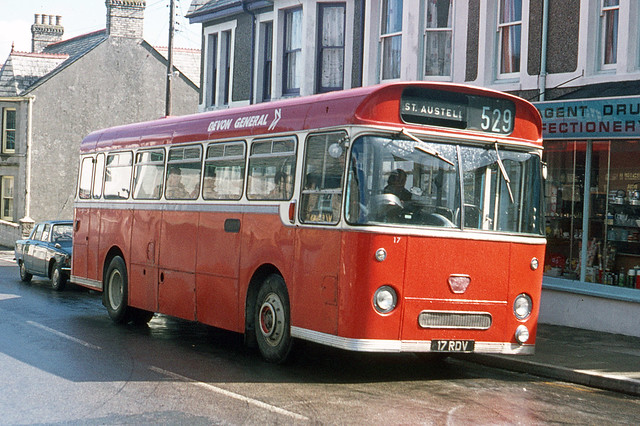 Western National Omnibus Company . 17 RDV17 . St Austell , Cornwall . February-1976 .