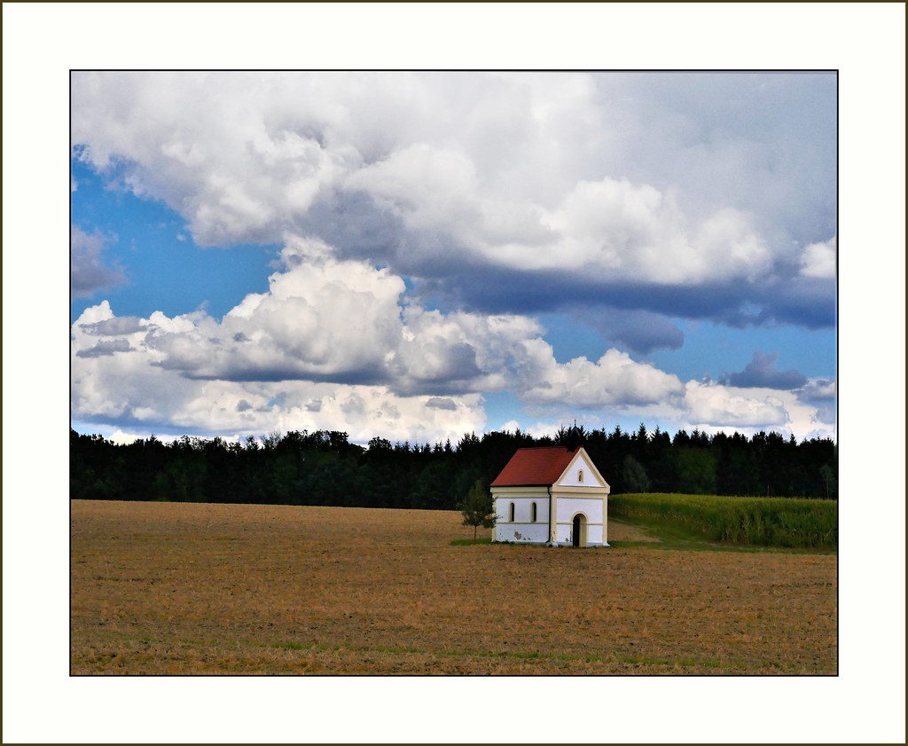 Rottal - Kapelle in den Feldern bei einem Bauernhof in Denk, Rotthalmünster