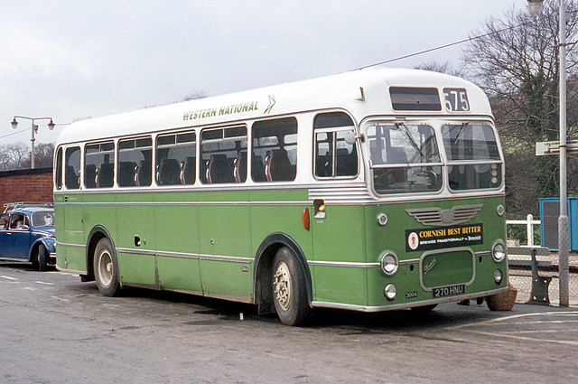 Western National Omnibus Company . 3004 270HNU . Bodmin Road Railway Station . Cornwall . March-1976 .