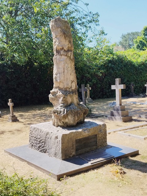 Alfred Russel Wallace grave