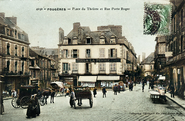 FOUGERES Place du théâtre vers 1900